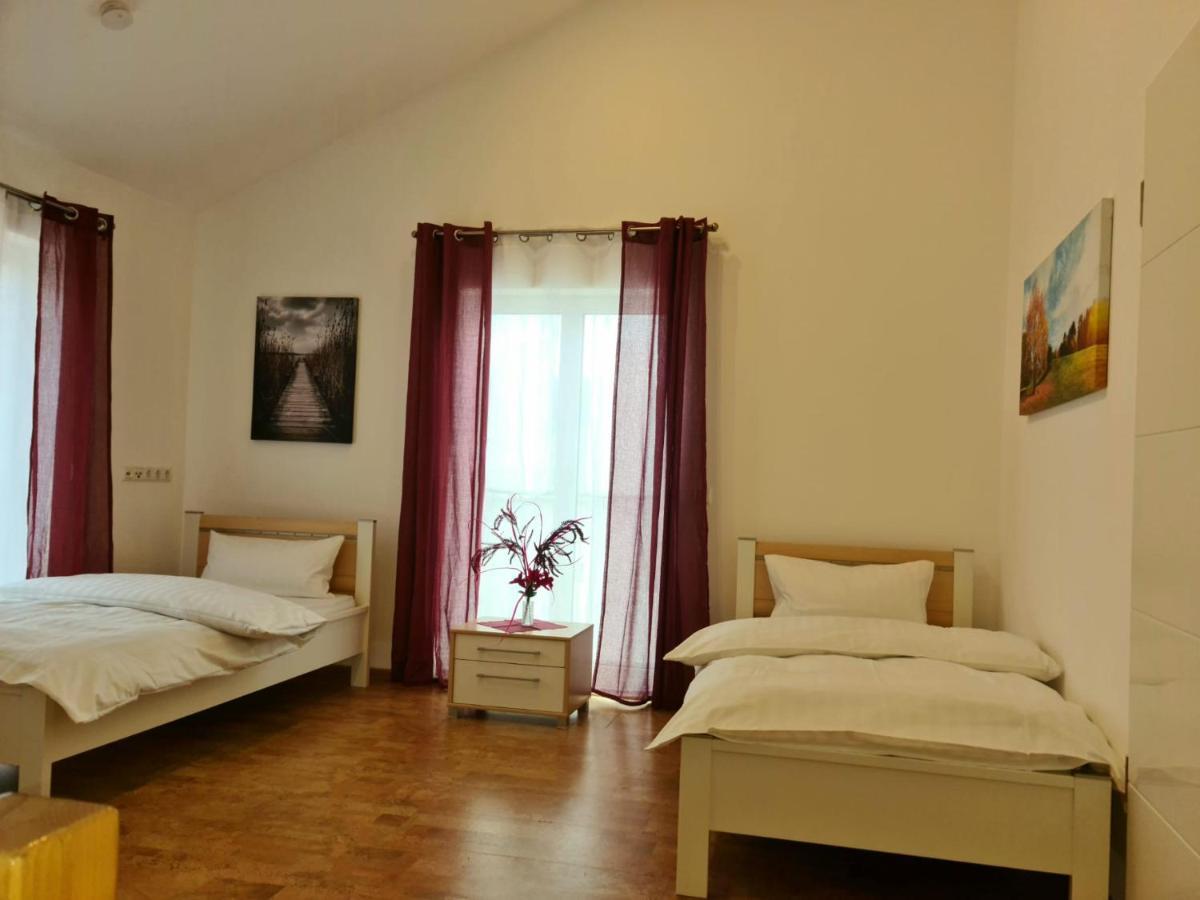 Apartment Gaestehaus Staudenschloss Mickhausen Esterno foto